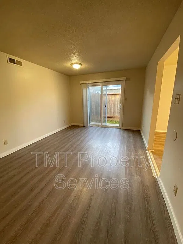 3 bed, 2.0 bath, 1209 sqft, $2,250 — Photo 3