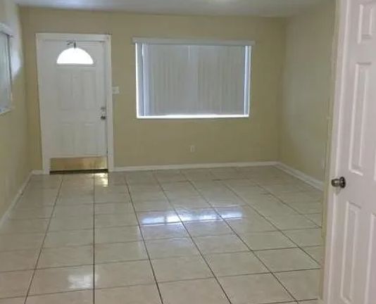 5th image of 409 NW 18th Ave