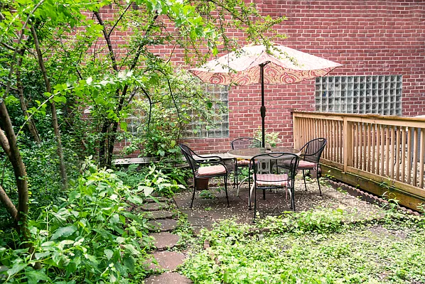 Rented by Makover Group Inc | media 9