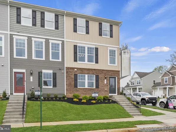 20 Democracy Mews, Ranson, WV 25438