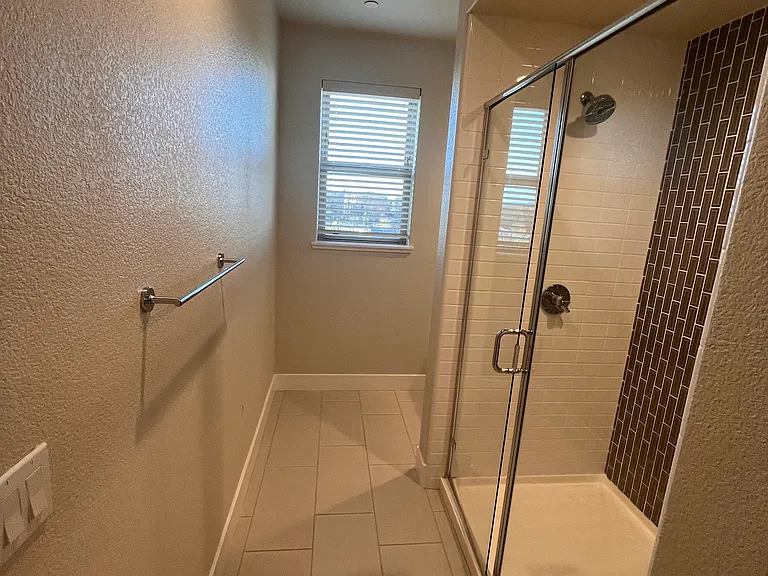 1709 Hazelnut Ln — Photo 68