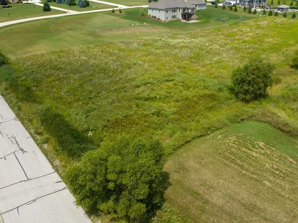 S109W24910 OVERLOOK DRIVE #Lt15, Mukwonago, WI 53149
