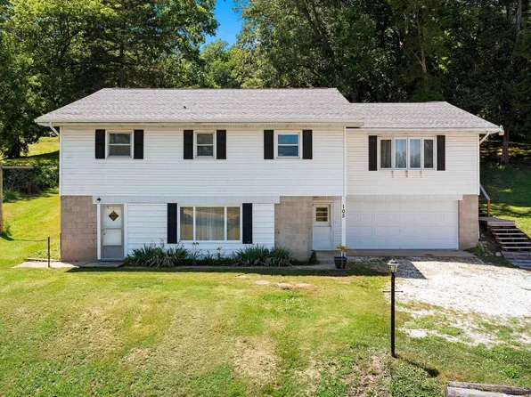 105 Walnut St, Sparland, IL 61565