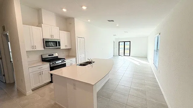 3 bed, 1450 sqft, $2,925 — Photo 4