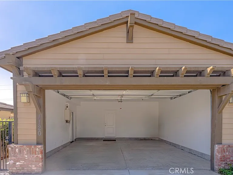 1120 Columbia Rd — Photo 4