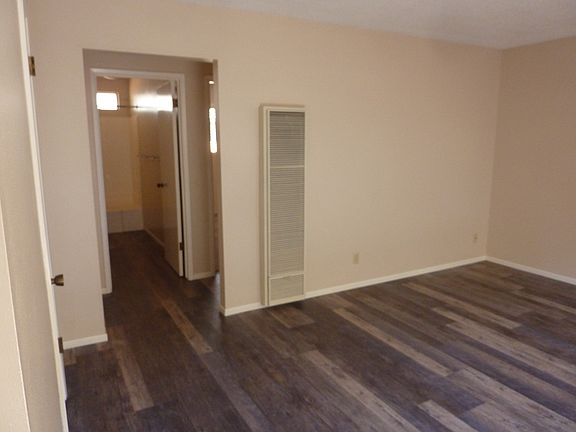 4th image of 377 Branch St