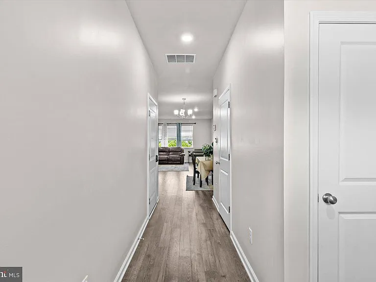 15 Morley Blvd — Photo 4