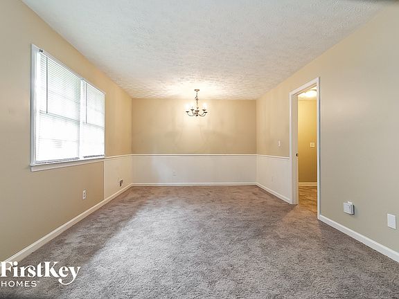 3rd image of 3365 Poplar Dr
