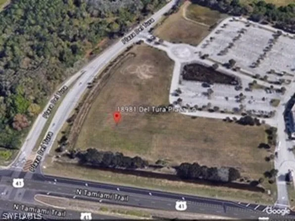 18981 Del Tura Plaza Ln, North Fort Myers, FL 33903