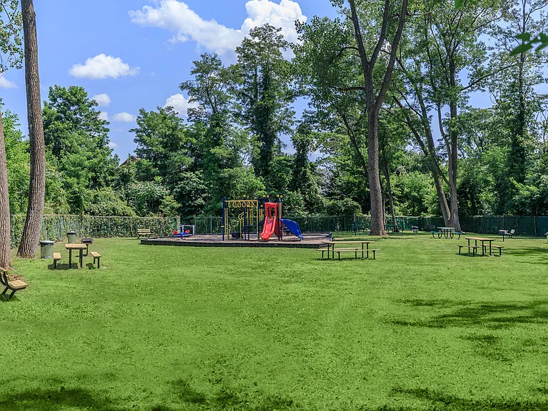 Woodcliff Estates — Photo 8