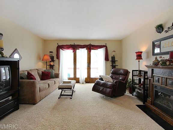 3rd image of 3250 Calvin Ct SW