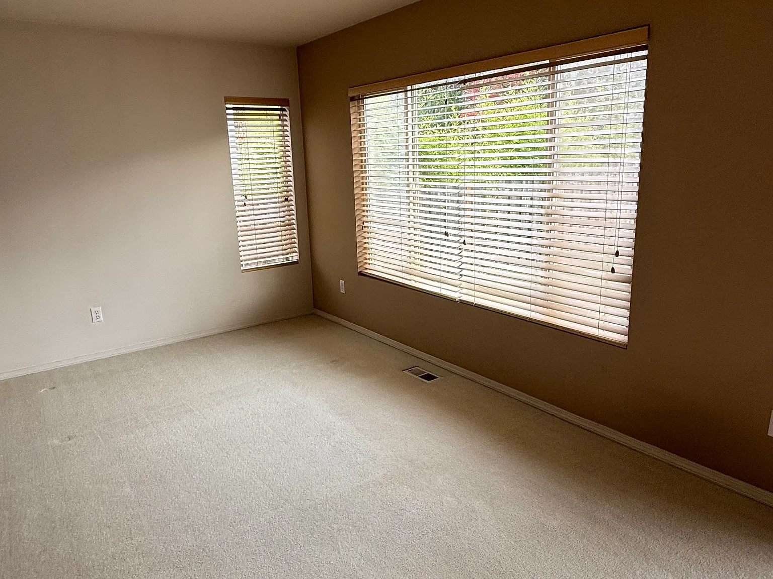 4 bed, 2.5 bath, 1800 sqft, $3,900 — Photo 1
