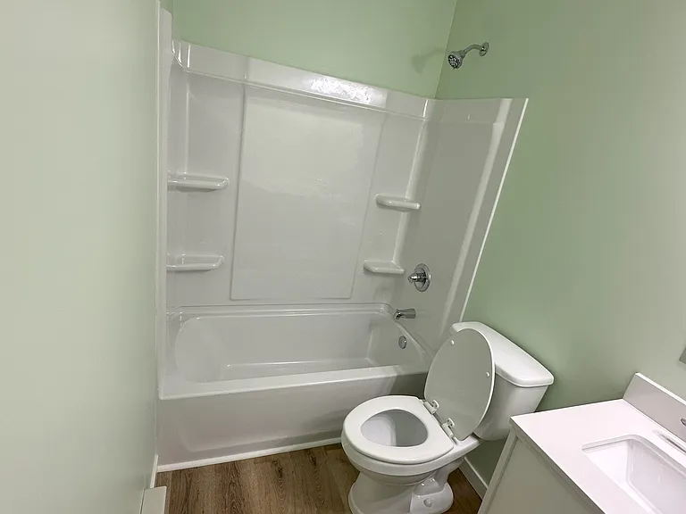 Full size tub and shower in bathroom