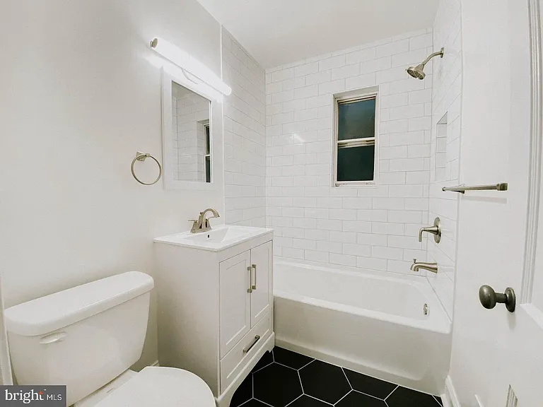 44 E Rosemont Ave — Photo 10