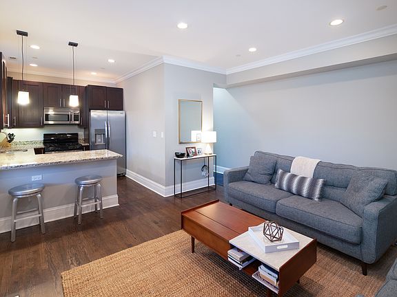 4th image of 2703 N Wilton Ave #1
