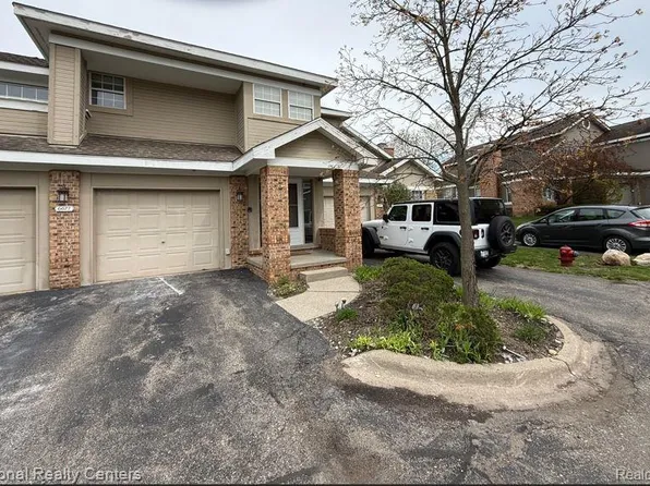 6677 Chimney Sweep Ct, West Bloomfield, MI 48322