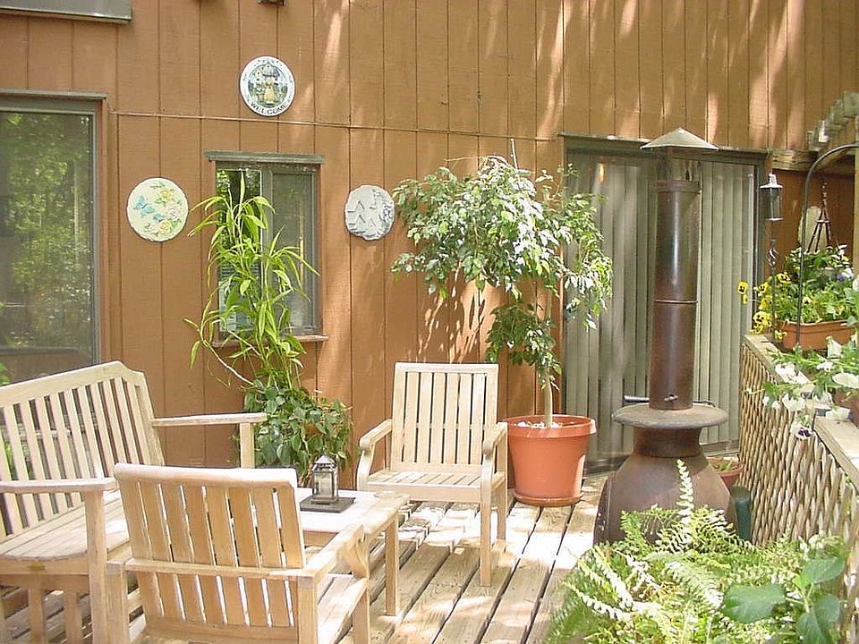 Private Wooded Lot with Backyard Deck and Hot Tub!!