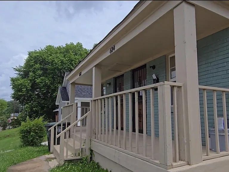 682 Boston St — Photo 3