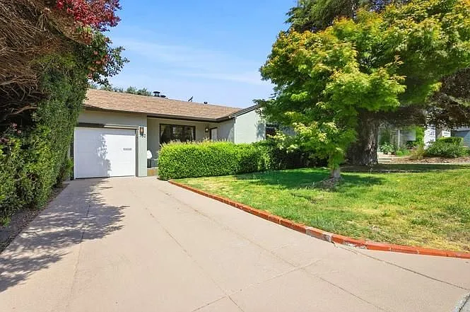 780 Acacia Ave — Photo 1