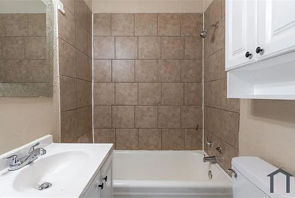 912 SW 35th St — Photo 7