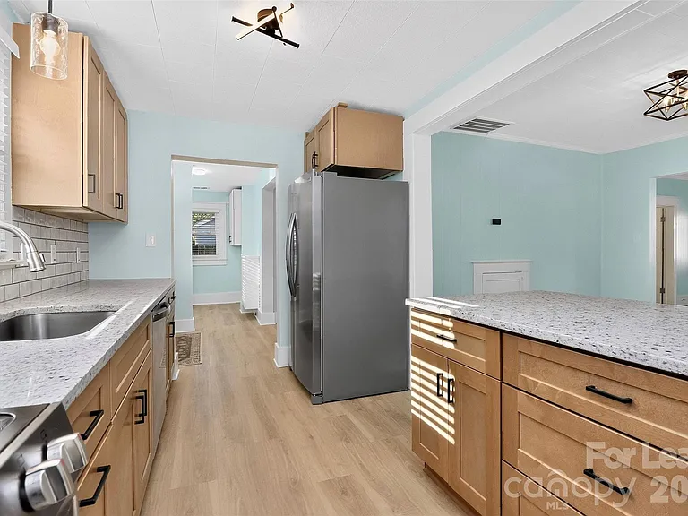 204 E McNeely Ave — Photo 16