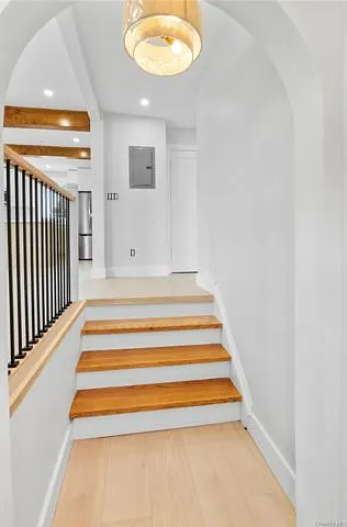 3 bed, 2.0 bath, 1300 sqft, $4,000 — Photo 4