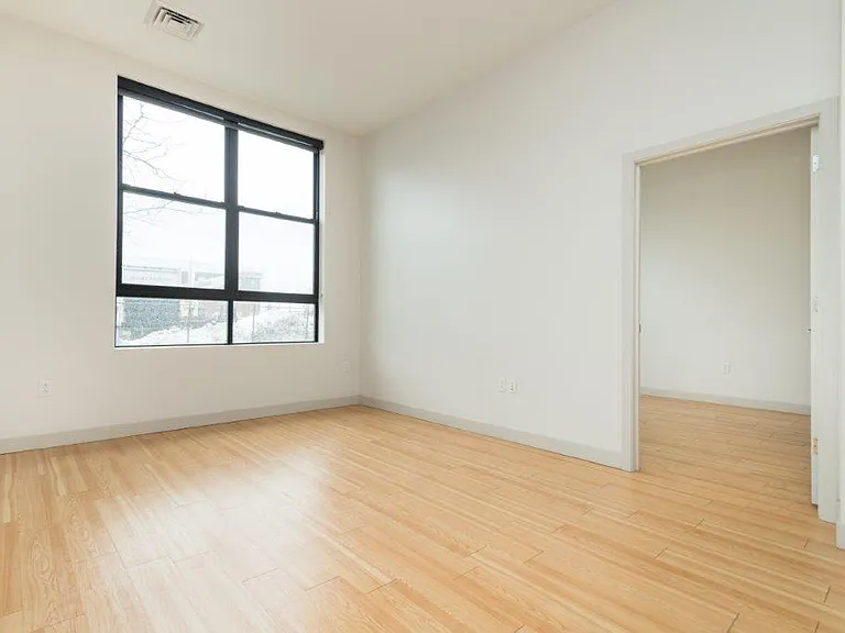 319 D St — Photo 4
