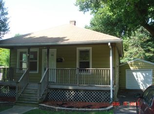 34 N Warwick Ave, Westmont, IL 60559