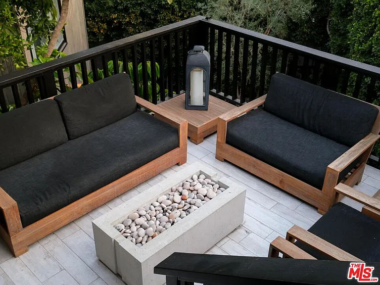 1310 Londonderry Pl — Photo 17