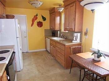 4th image of 1016 Balsam St