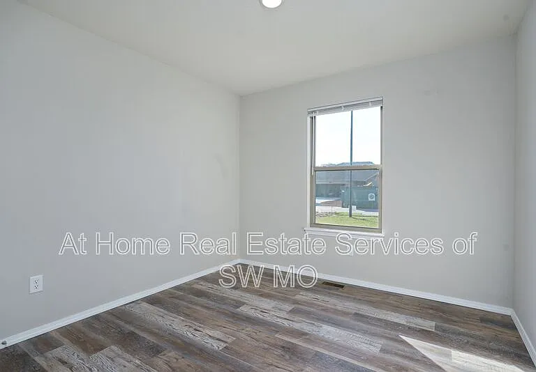 252 Rabbit Run St — Photo 4