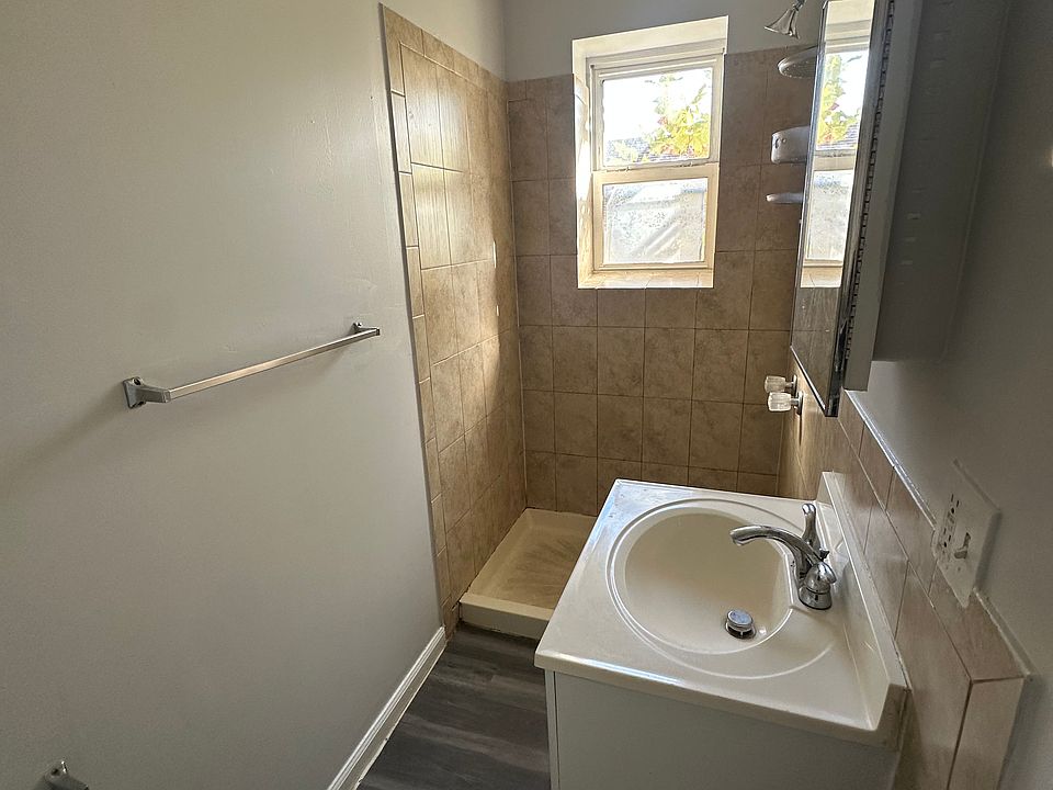 1st image of 261 Verona Ave APT 3