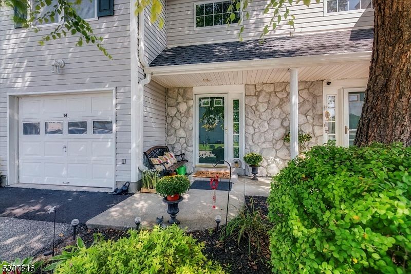 1st image of 14 Beechmont Ter