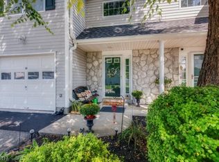 14 Beechmont Ter, Hamburg, NJ 07419