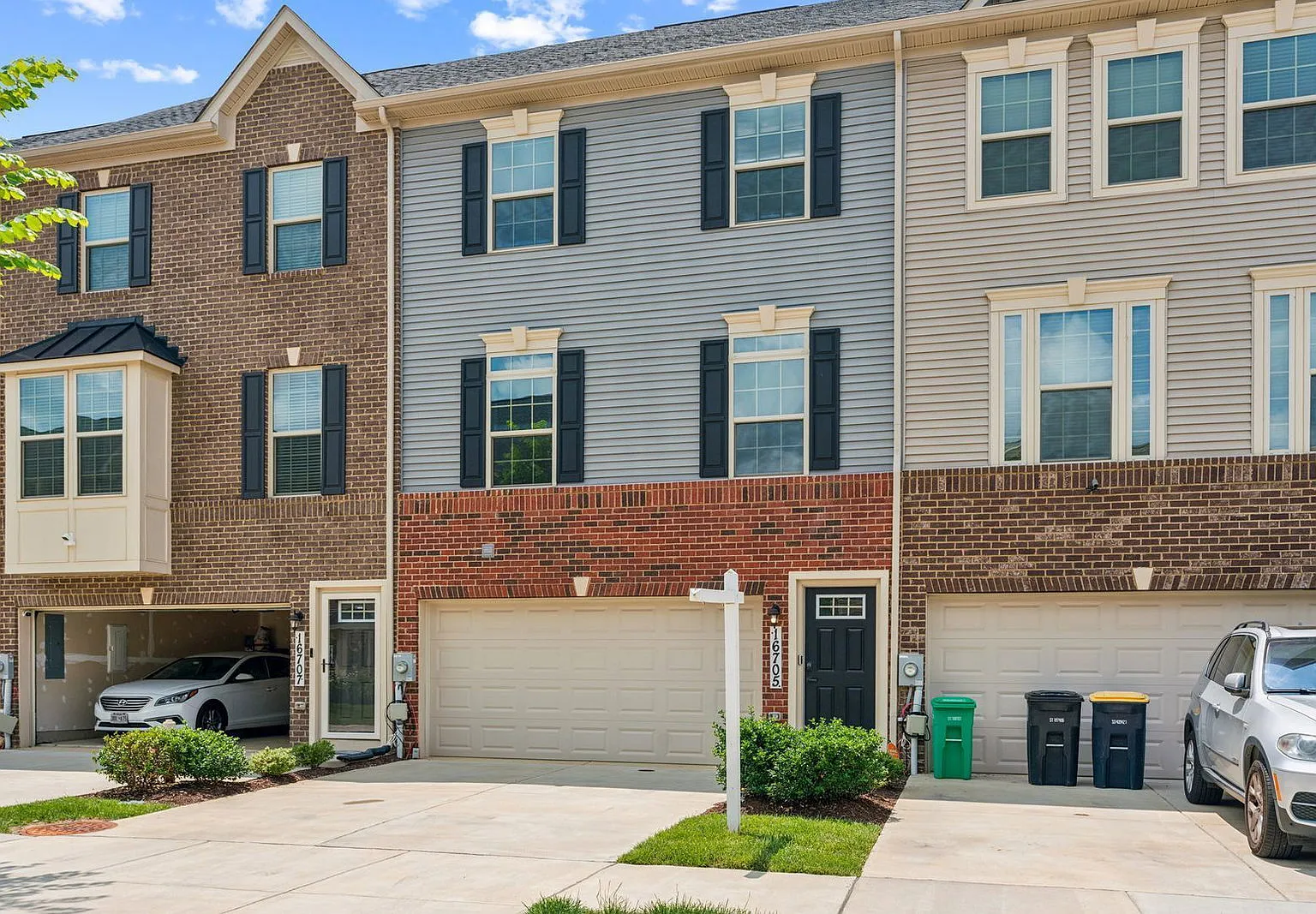 3 bed, 4.0 bath, 2350 sqft, $3,420 — Photo 3