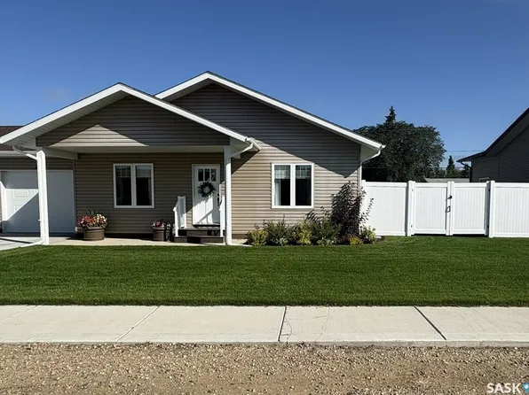 222 3rd Avenue, Glaslyn, SK S0M 0Y0