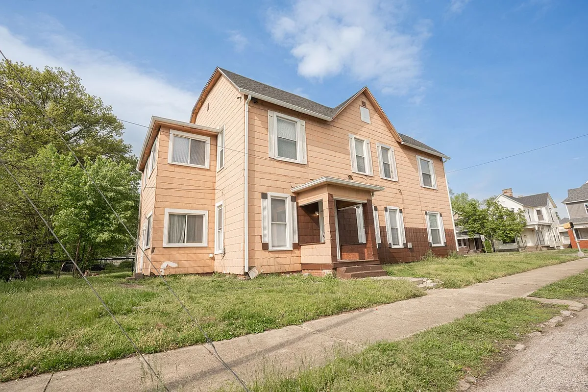 Building Photo - 731 S 7th St #2