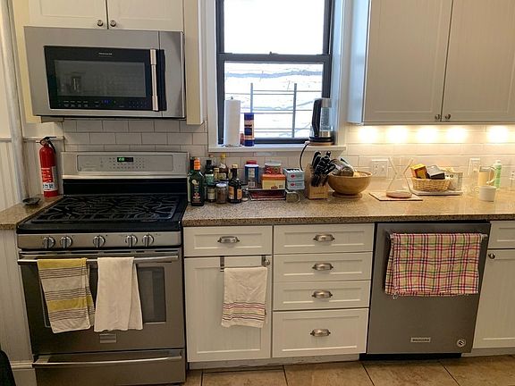 3rd image of 525 4th St #1