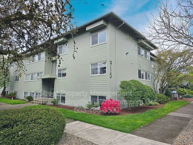 Building Photo - 915 SW Adams Ave #14