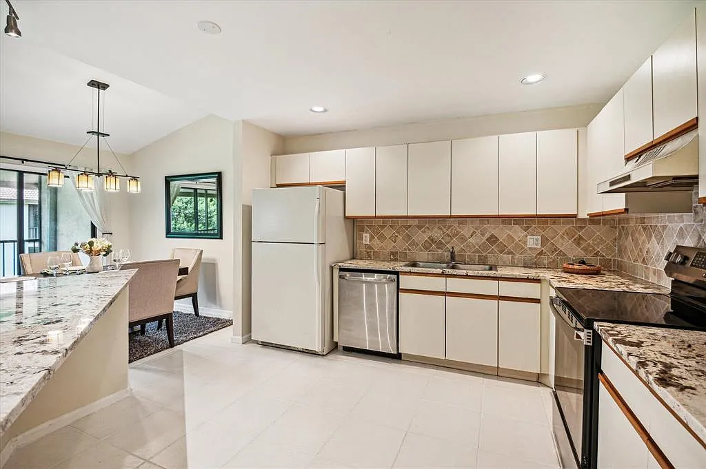 2 bed, 1110 sqft, $3,000 — Photo 3