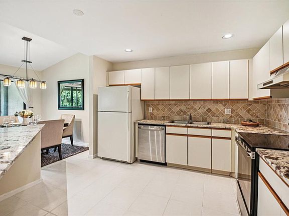 3rd image of 5750 Coach House Cir APT G