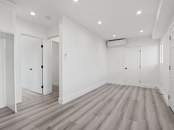 3rd image of 340 W 11th St #342