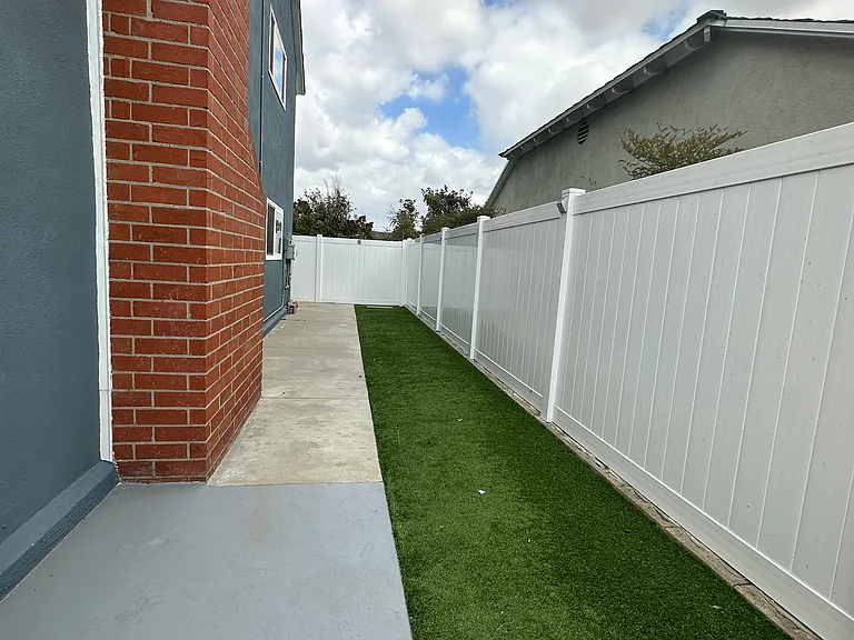 20428 Roslin Ave — Photo 34