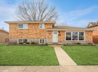 7851 Churchill St, Morton Grove, IL