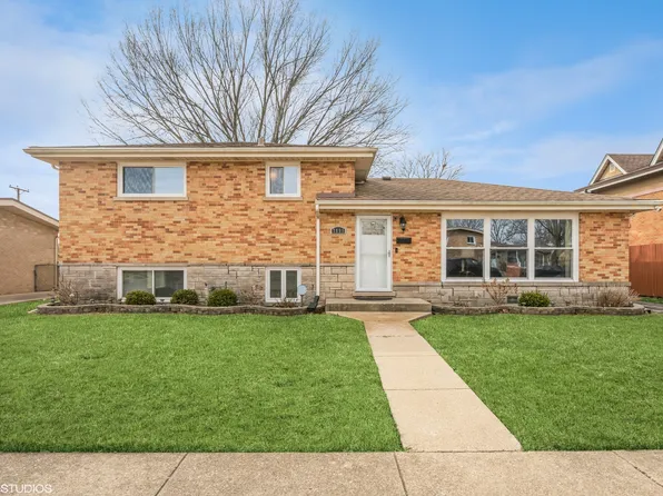 7851 Churchill St, Morton Grove, IL 60053