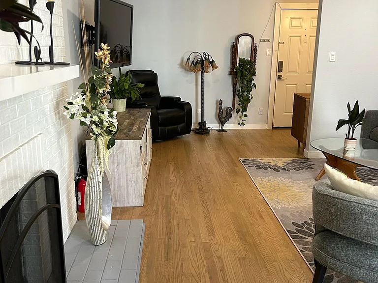 3373 S Monaco Pkwy — Photo 4