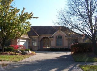13724 Ironwood Dr, Shelby Township, MI