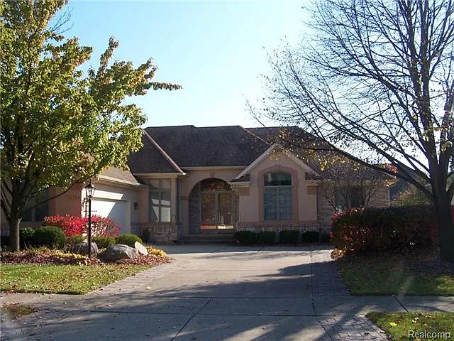 13724 Ironwood Dr photo 1