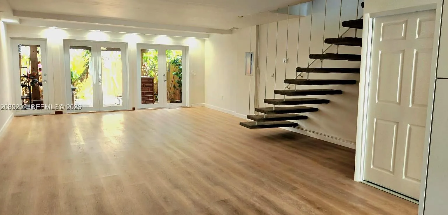 2 bed, 2.5 bath, 1548 sqft, $3,950 — Photo 2