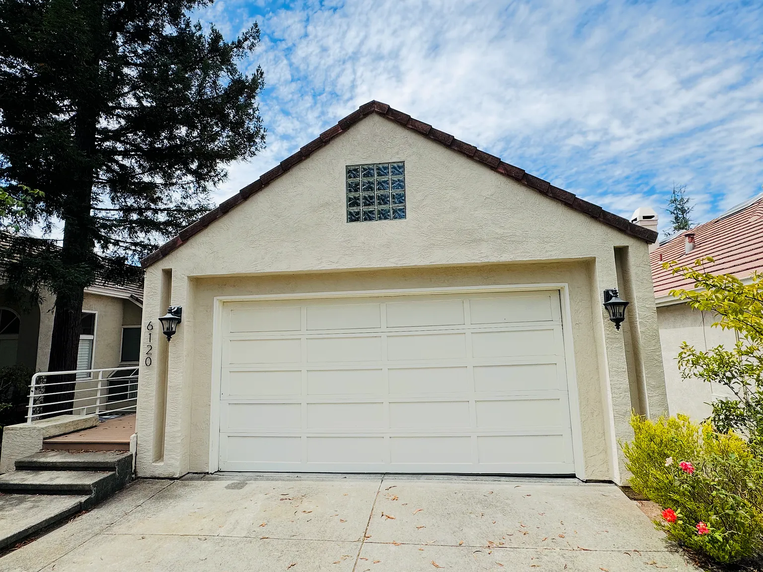 4 bed, 2.5 bath, 2608 sqft, $5,600 — Photo 2